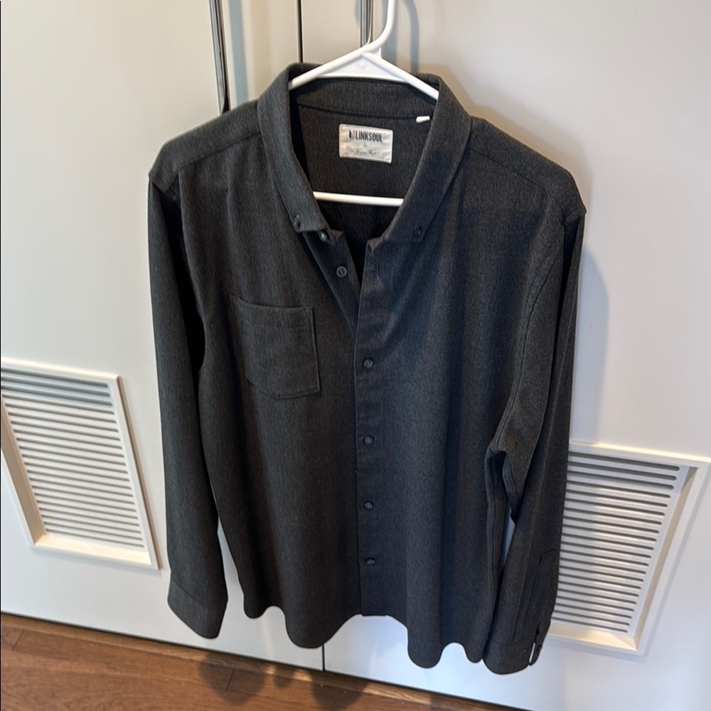Linksoul Men’s Charcoal Grey Flannel Button Up size Large.